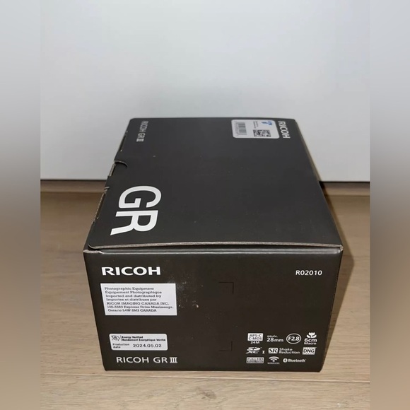 Ricoh 15039 GR III Digital Compact Camera,24MP, 28mm f 2.8 lens- BRAND NEW - Picture 2 of 4